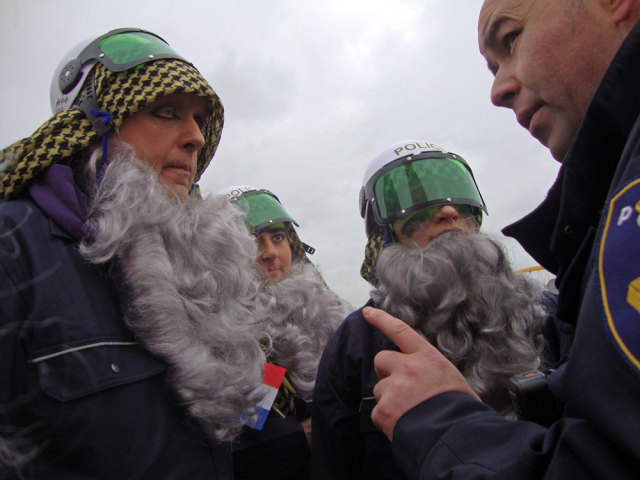 Kunduz Police recruits training at GroenLinks congress 2011-02-05