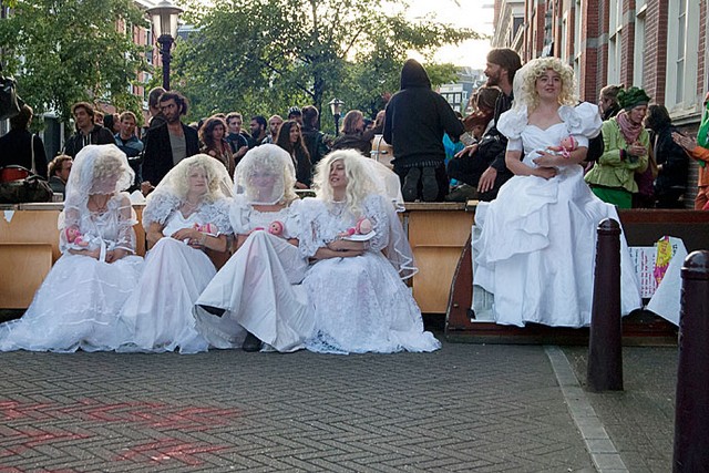 Amsterdam Rebel Brides defending Gallery Schijnheilig on the day of eviction 2011-07-05, Photo: Paul Koene